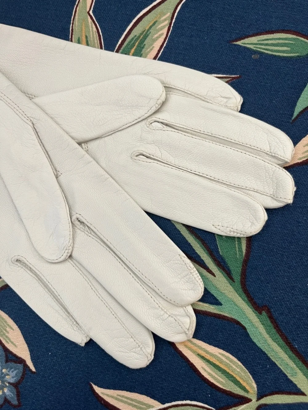 Vintage Classic White Leather Women's Gloves Small/XSmall